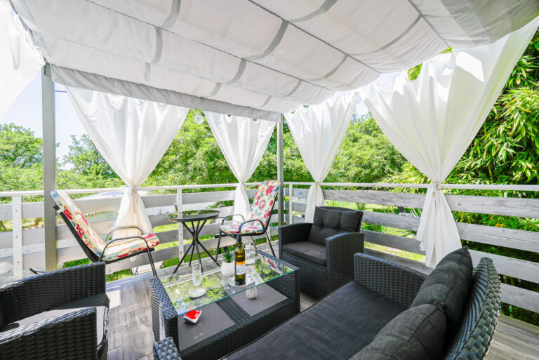 balcony garden house Helena