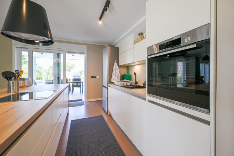 fully equiped kitchen in casa ferata